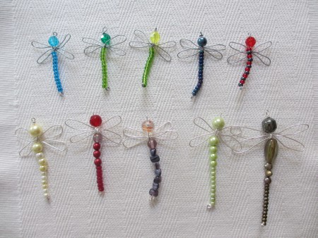 Sländor ednast vita,röda och gröna på nedersta raden kvar 40:- st